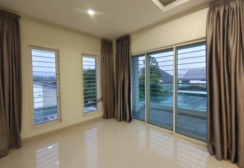 Semi D 2.5 Storey Taman Melawati Jalan K Fully Renovated