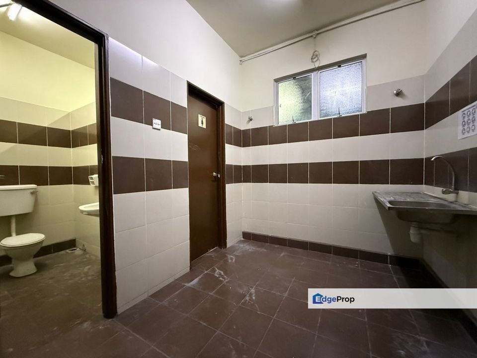  Puchong Taman Perindustrian Putra Factory B: 29,500sf L: 21,200sf to Let Putra Heights Saujana Putra, Selangor, Puchong