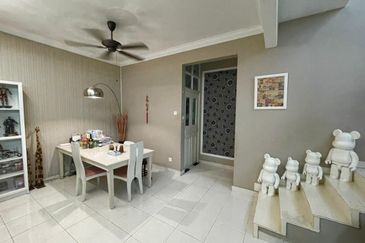 Puchong Bandar Puteri 12 End Lot 22x70 Terrace 2 Storey Renovated