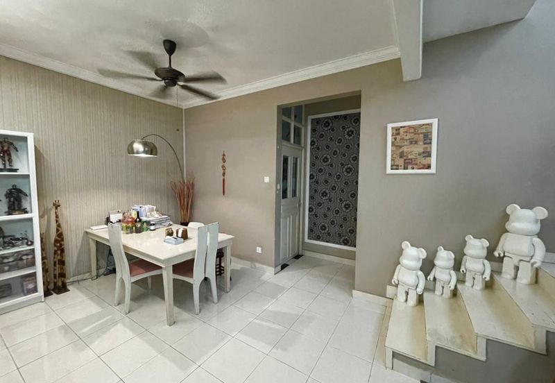 Puchong Bandar Puteri 12 End Lot 22x70 Terrace 2 Storey Renovated