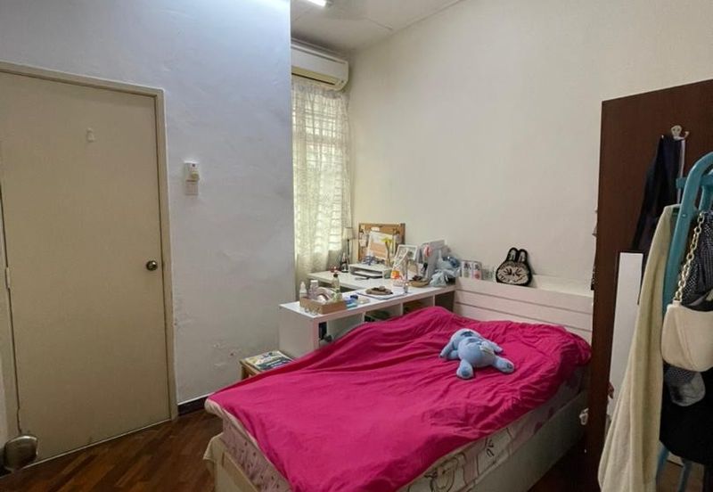 Puchong Bandar Puteri 12 End Lot 22x70 Terrace 2 Storey Renovated