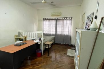 Puchong Bandar Puteri 12 End Lot 22x70 Terrace 2 Storey Renovated
