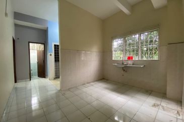 SL 11, Bandar Sungai Long