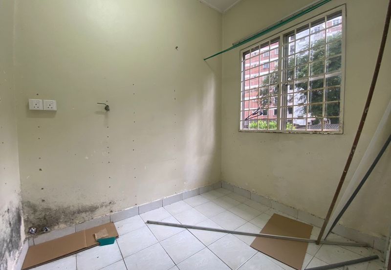 SL 11, Bandar Sungai Long