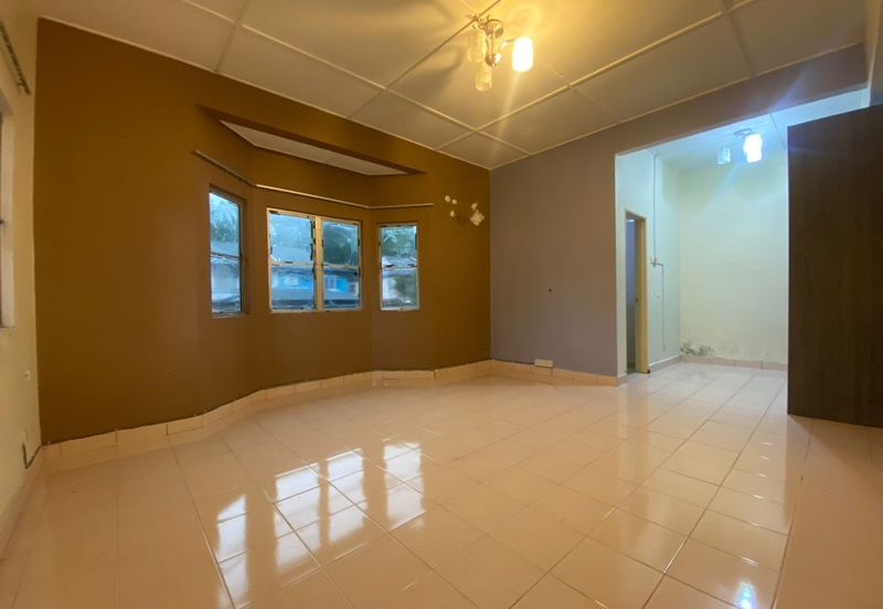 SL 11, Bandar Sungai Long