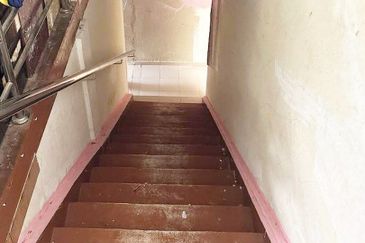 1. 5 Storey Terrace GELUGOR PENANG