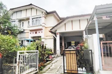 CLUSTER UNIT. PUNCAK ALAM SELANGOR 