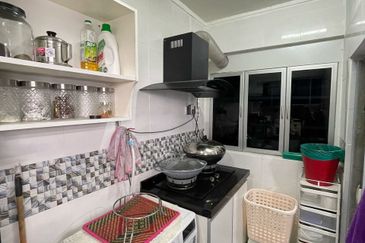 Kondo Rakyat (Desa Pantai Flat)