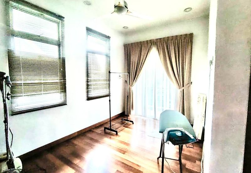 Dedaun, Bandar Cassia