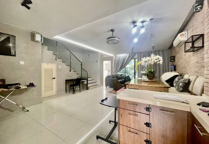 Lake Point Residence