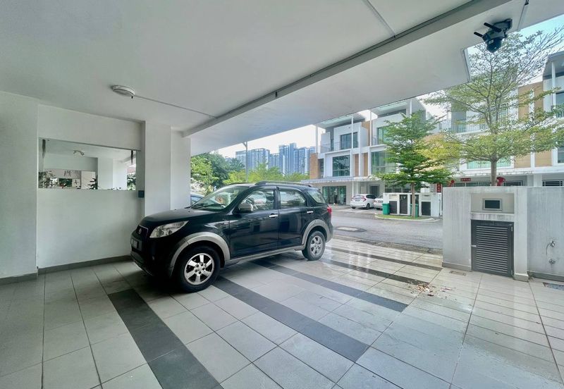 Lake Point Residence