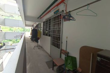 TAMAN FREE SCHOOL APARTMENT , GREENLANE PENANG 