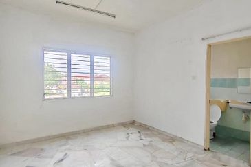 Lily Apartment, Taman Saujana Utama