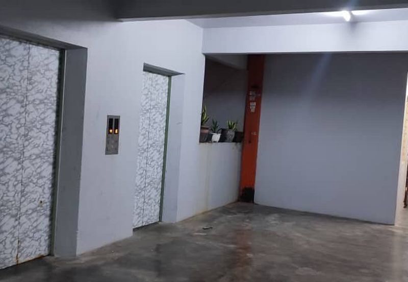 Lily Apartment, Taman Saujana Utama
