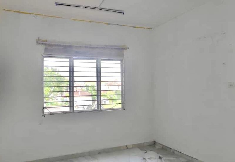 Lily Apartment, Taman Saujana Utama