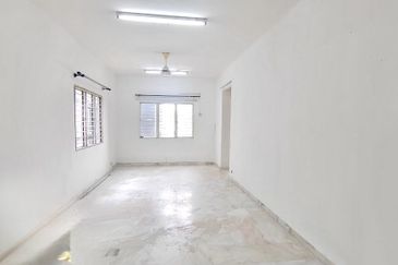 Lily Apartment, Taman Saujana Utama