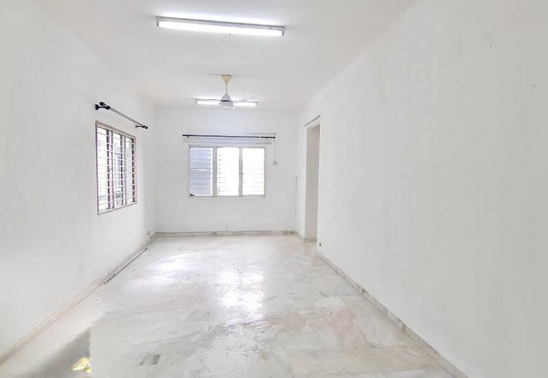 Lily Apartment, Taman Saujana Utama