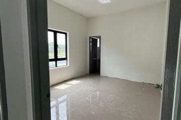 TAMAN PELANGI INDAH, SITIAWAN