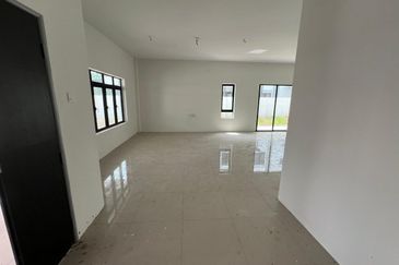 TAMAN PELANGI INDAH, SITIAWAN