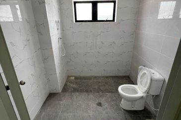 TAMAN PELANGI INDAH, SITIAWAN