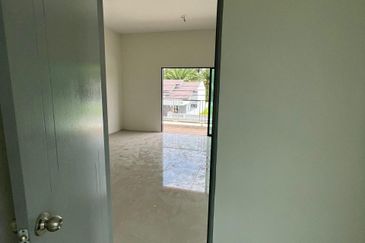 TAMAN PELANGI INDAH, SITIAWAN