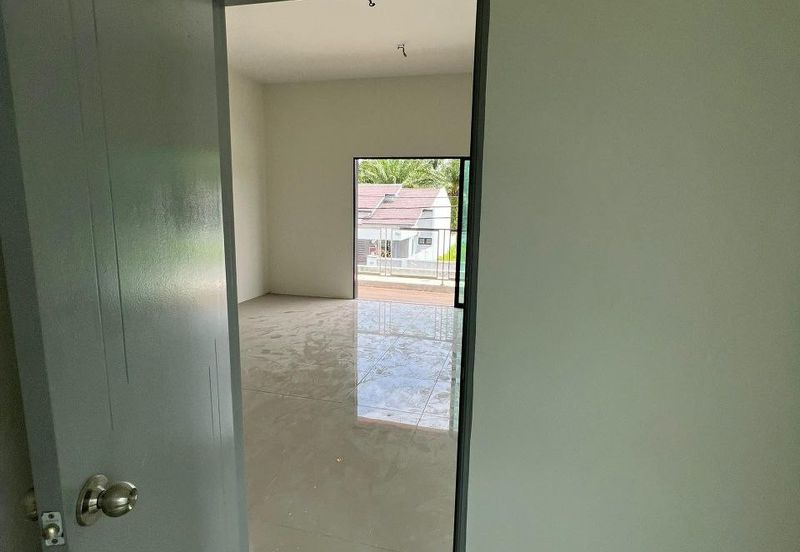 TAMAN PELANGI INDAH, SITIAWAN