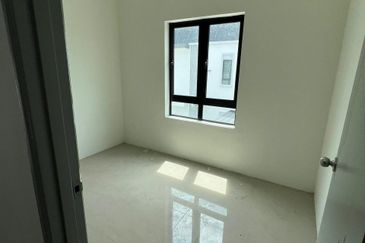 TAMAN PELANGI INDAH, SITIAWAN