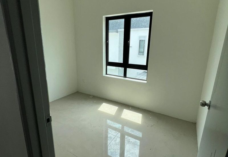 TAMAN PELANGI INDAH, SITIAWAN