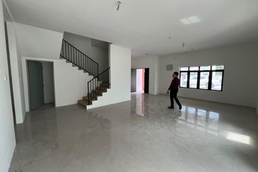 TAMAN PELANGI INDAH, SITIAWAN