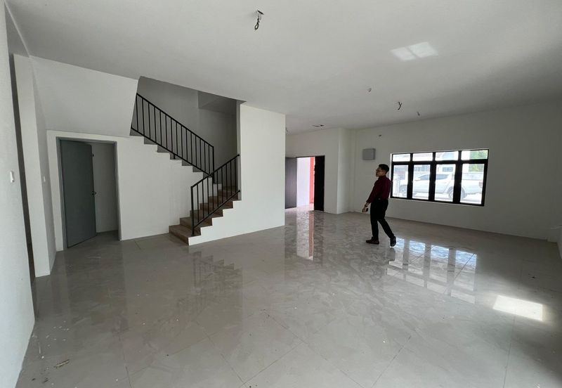 TAMAN PELANGI INDAH, SITIAWAN