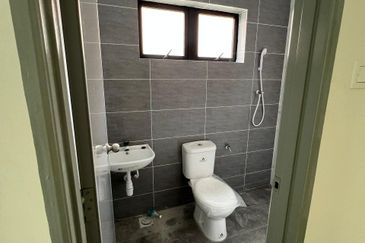 TAMAN PELANGI INDAH, SITIAWAN