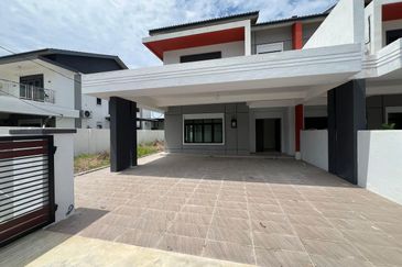 TAMAN PELANGI INDAH, SITIAWAN