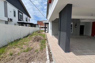 TAMAN PELANGI INDAH, SITIAWAN