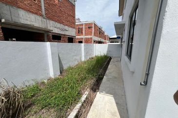 TAMAN PELANGI INDAH, SITIAWAN