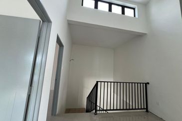 TAMAN PELANGI INDAH, SITIAWAN