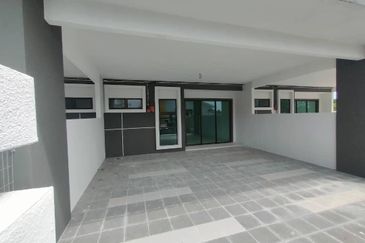 TAMAN PANTAI SURIA , PANTAI REMIS PERAK 