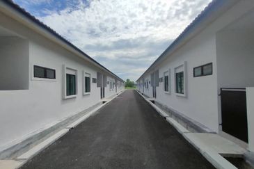 TAMAN PANTAI SURIA , PANTAI REMIS PERAK 