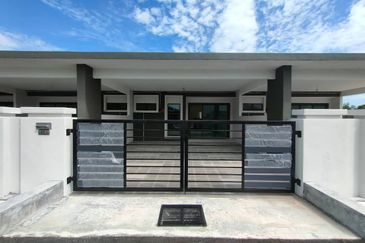 TAMAN PANTAI SURIA , PANTAI REMIS PERAK 