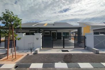 TAMAN PANTAI SURIA , PANTAI REMIS PERAK 