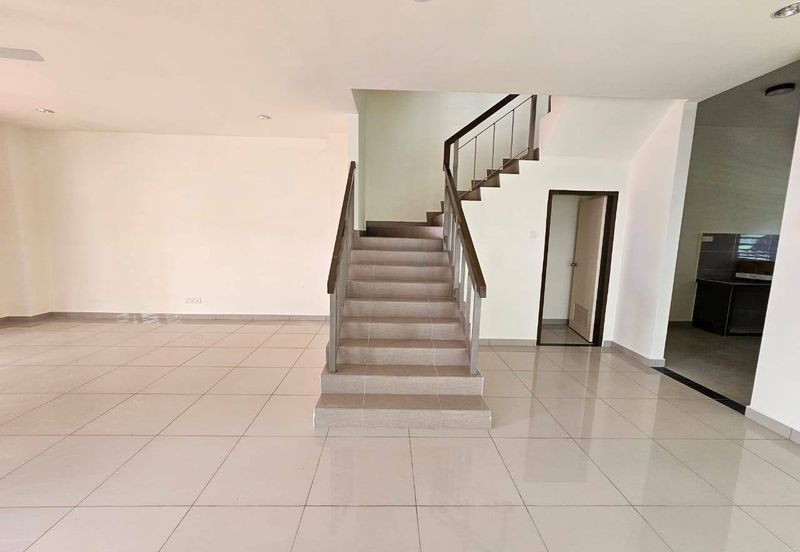 3 STOREY TERRACE SEMI D BATU UBAN , PENANG