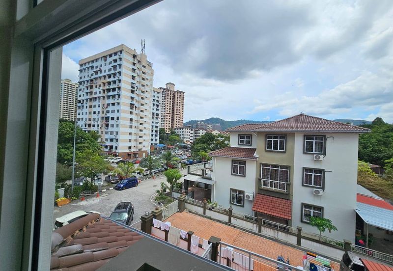 3 STOREY TERRACE SEMI D BATU UBAN , PENANG