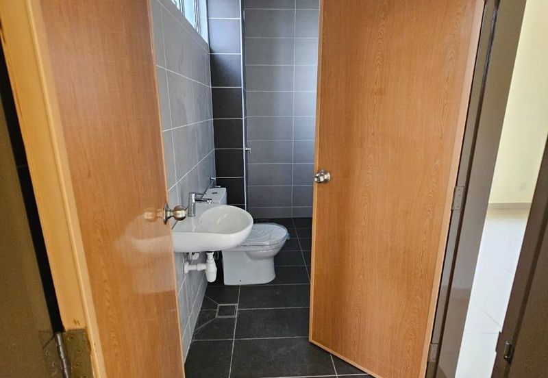 3 STOREY TERRACE SEMI D BATU UBAN , PENANG