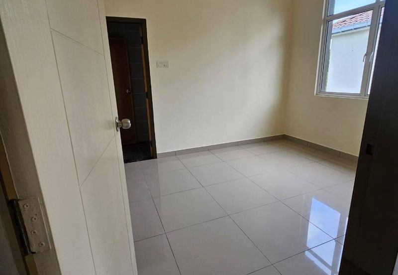 3 STOREY TERRACE SEMI D BATU UBAN , PENANG