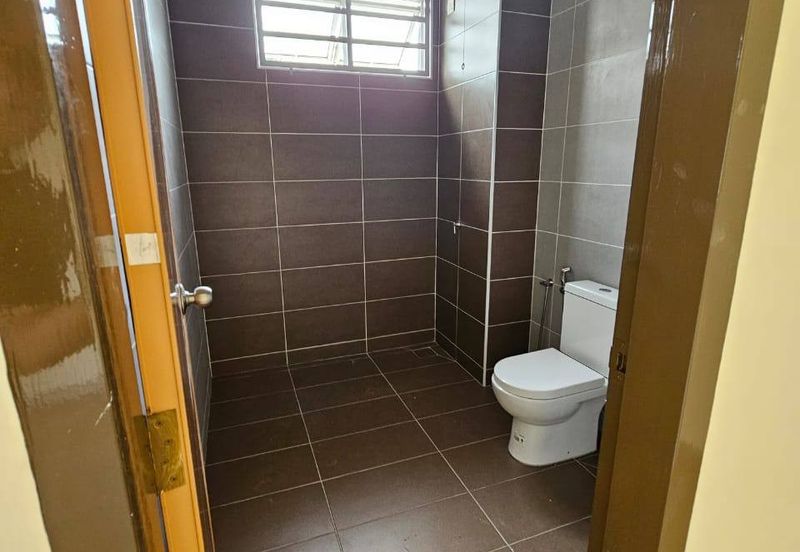 3 STOREY TERRACE SEMI D BATU UBAN , PENANG