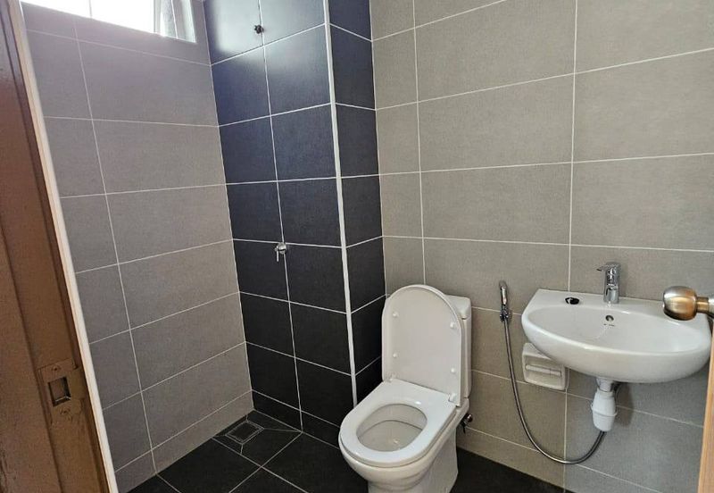 3 STOREY TERRACE SEMI D BATU UBAN , PENANG