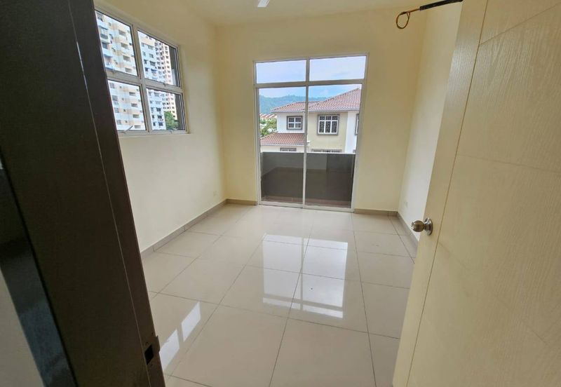 3 STOREY TERRACE SEMI D BATU UBAN , PENANG
