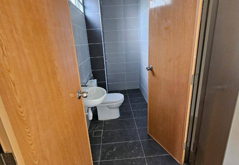 3 STOREY TERRACE SEMI D BATU UBAN , PENANG