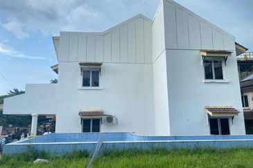 FOR SALE Rare Corner 2-Storey Terrace House with BIG LAND , Sungai Buloh, Selangor