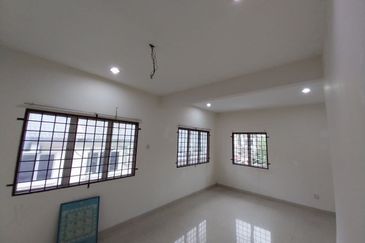 FOR SALE Rare Corner 2-Storey Terrace House with BIG LAND , Sungai Buloh, Selangor