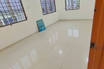 FOR SALE Rare Corner 2-Storey Terrace House with BIG LAND , Sungai Buloh, Selangor